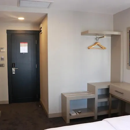 Hotel Air Boss 3*