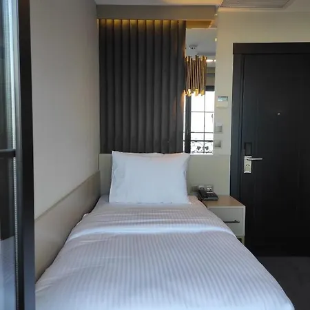 Hotel Air Boss 3*